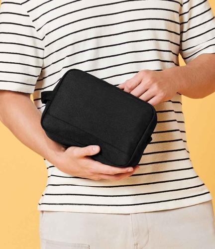 BagBase Recycled Essentials Wash Bag - BLK - ONE